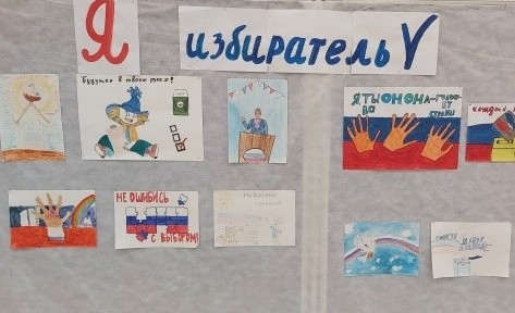 В молодежно-подростковом клубе «Югория»  МБУ «Вариант» оформлена выставка рисунков